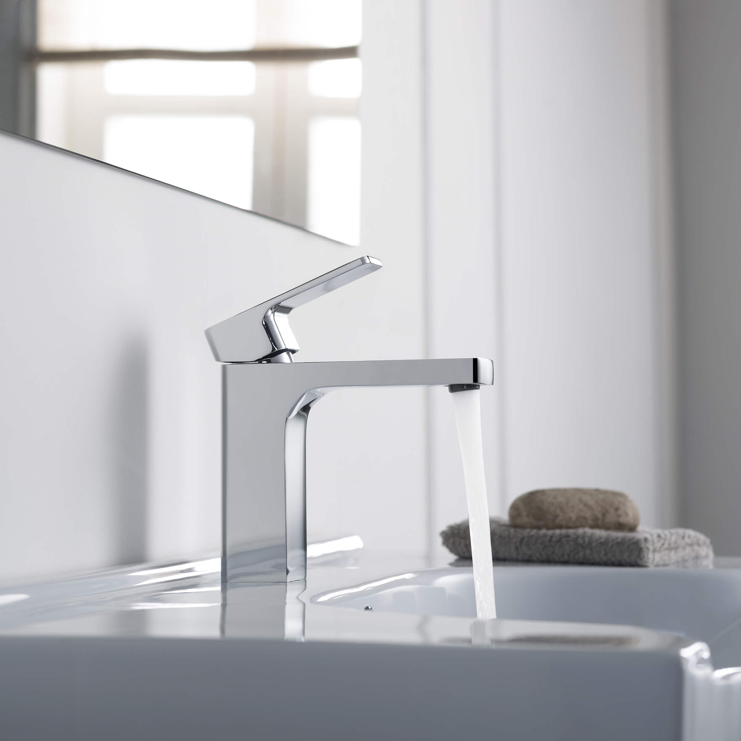 Fusion Single Handle Bathroom Vanity Sink Faucet with Pop Up Drain - CBF-1017