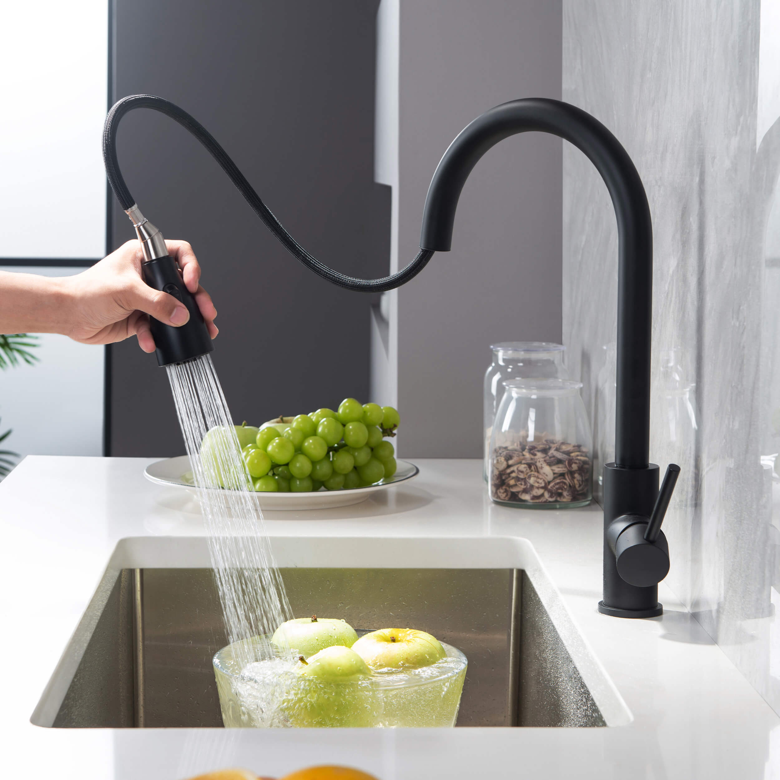 Value Collection - Single Handle Pull Down Kitchen Faucet - F102