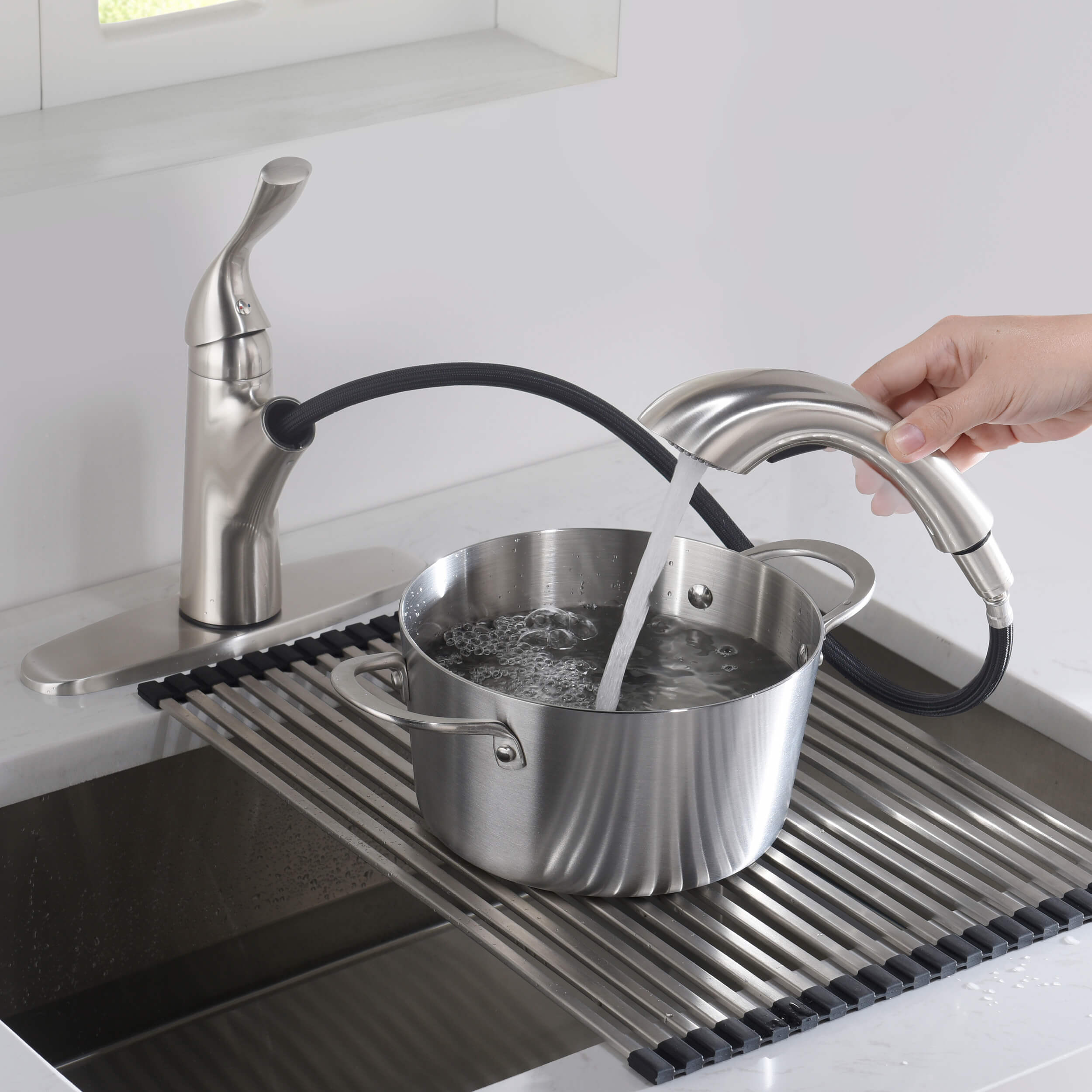 Value Collection - Single Handle Pull Out Kitchen Faucet - F103